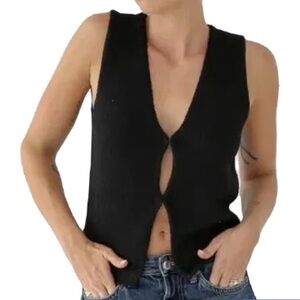 Rumored Black Sleeveless Women's Sweater Tank Top